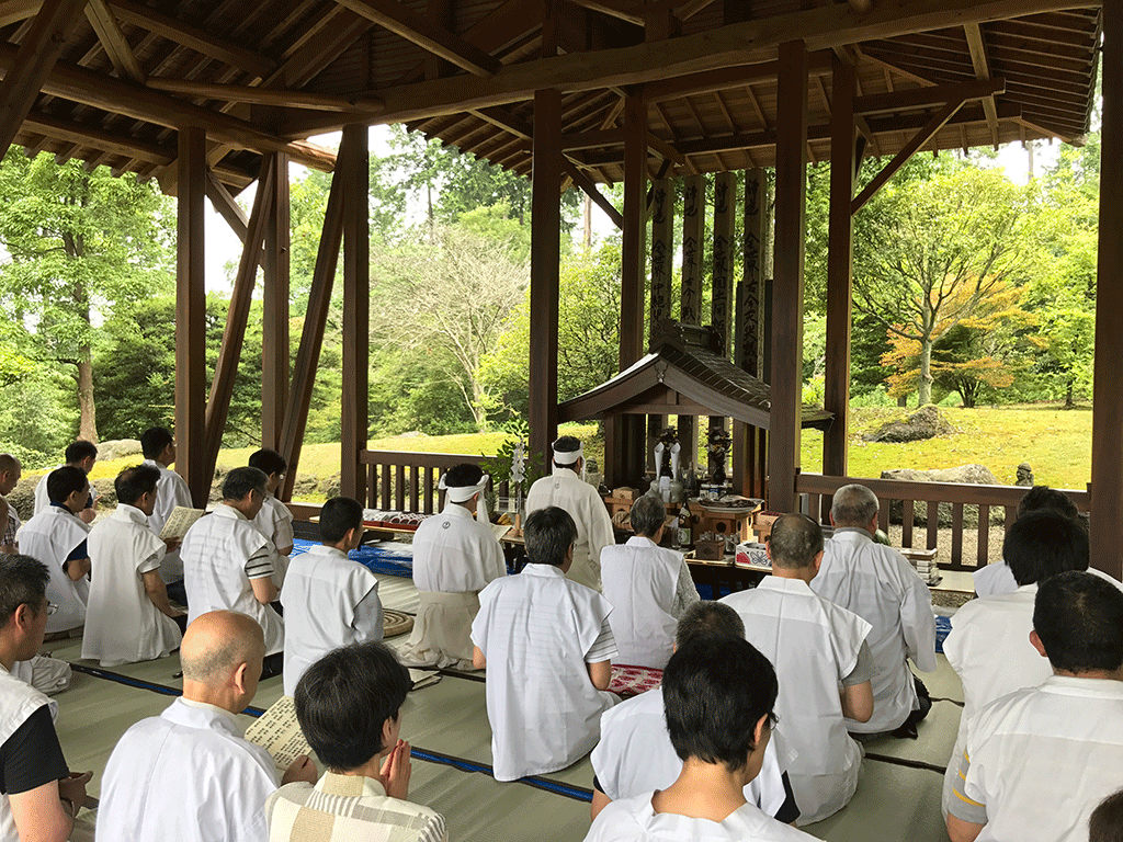 万霊殿角塔祭